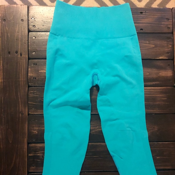 Lululemon high compression crops - Picture 1 of 5